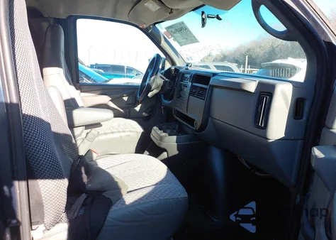 2005 Chevrolet Express z USA, uszkodzony, nr VIN 1GCGG25V451203999